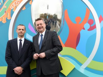 Aleksander Ceferin (UEFA) mit Reinhard Grindel (r.) Aleksander Ceferin (UEFA) mit Reinhard Grindel (r.)
