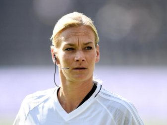 Sieht sich in der Männer-Domäne Bundesliga-Fußball noch nicht akzeptiert: Schiedsrichterin Bibiana Steinhaus. Foto: Soeren Stache