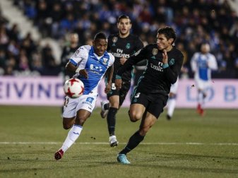Reals Jesus Vallejo (r) beim Laufduell mit Claudio Beauvue von CD Leganes. Foto: Enrique de la Fuente