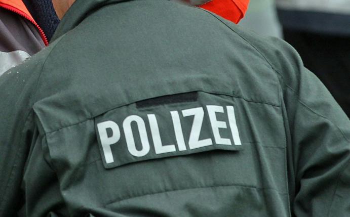 Die Polizei untersuchte Wohnungen von zwölf Personen