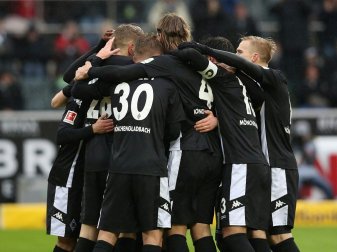 Gladbach feiert einen 2:0-Heimsieg gegen Augsburg Gladbach feiert einen 2:0-Heimsieg gegen Augsburg
