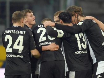 Borussia Mönchengladbach setzte sich gegen den FC Augsburg mit 2:0 durch. Foto: Federico Gambarini Borussia Mönchengladbach setzte sich gegen den FC Augsburg mit 2:0 durch. Foto: Federico Gambarini