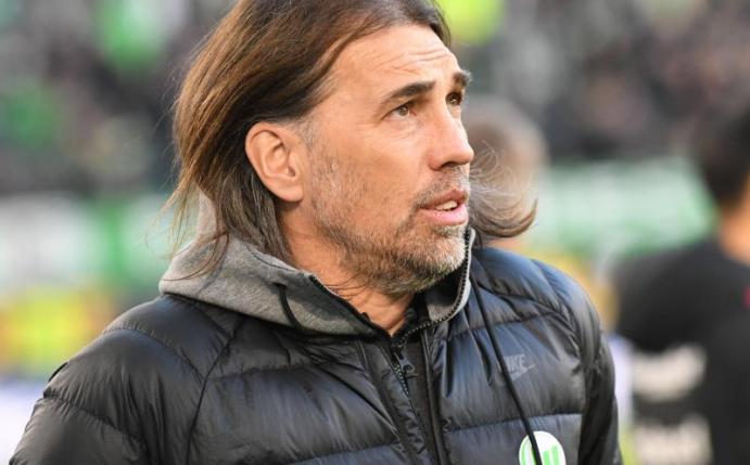 Trainer Martin Schmidt will trotz Sturmflaute im Wolfsburger Angriff nicht nachbessern. Foto: Peter Steffen