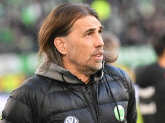 Trainer Martin Schmidt will trotz Sturmflaute im Wolfsburger Angriff nicht nachbessern. Foto: Peter Steffen Trainer Martin Schmidt will trotz Sturmflaute im Wolfsburger Angriff nicht nachbessern. Foto: Peter Steffen