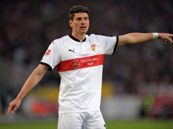 Mario Gomez hat sich das Sprunggelenk nur gestaucht Mario Gomez hat sich das Sprunggelenk nur gestaucht