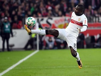 Darf gegen Schalke wieder im VfB-Trikot auflaufen: Chadrac Akolo. Foto: Marijan Murat Darf gegen Schalke wieder im VfB-Trikot auflaufen: Chadrac Akolo. Foto: Marijan Murat