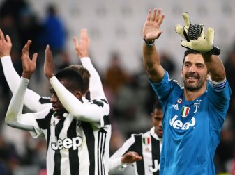 Wird in der Doku gewürdigt: Gianluigi Buffon (r.) Wird in der Doku gewürdigt: Gianluigi Buffon (r.)
