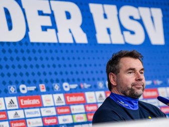 Will den Hamburger SV wieder nach vorne bringen: Trainer Bernd Hollerbach. Foto: Axel Heimken Will den Hamburger SV wieder nach vorne bringen: Trainer Bernd Hollerbach. Foto: Axel Heimken