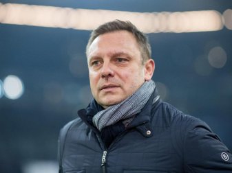 Hannovers Trainer André Breitenreiter war mit der Trainingsleistung seiner Spieler nicht zufrieden. Foto: Guido Kirchner Hannovers Trainer André Breitenreiter war mit der Trainingsleistung seiner Spieler nicht zufrieden. Foto: Guido Kirchner
