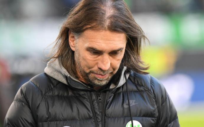 Wolfsburgs Trainer Martin Schmidt steht unter Erfolgsdruck. Foto: Peter Steffen