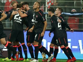 Ewerton (M.) erzielt den Siegtreffer für Nürnberg Ewerton (M.) erzielt den Siegtreffer für Nürnberg