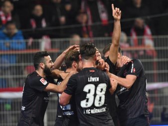 Die Nürnberger feiern den 1:0-Sieg bei Union Berlin. Foto: Maurizio Gambarini Die Nürnberger feiern den 1:0-Sieg bei Union Berlin. Foto: Maurizio Gambarini