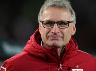 Reschke (Bild) steht hinter VfB-Coach Wolf Reschke (Bild) steht hinter VfB-Coach Wolf