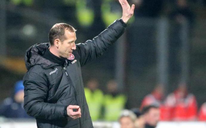 FCK-Trainer Jeff Strasser bedankt sich für die Anteilnahme. Foto: Thomas Frey