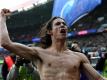Edinson Cavani feiert seinen Torrekord mit den Fans