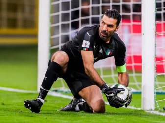 Mit der WM-Teilnahme zur Krönung seines 40. Lebensjahres wirde es für Italiens Torwart-Legende Gianluigi Buffon leider nichts mehr. Foto: Andreas L. Eriksson Mit der WM-Teilnahme zur Krönung seines 40. Lebensjahres wirde es für Italiens Torwart-Legende Gianluigi Buffon leider nichts mehr. Foto: Andreas L. Eriksson