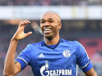 Naldo freut sich nach seinem Tor zum 1:0 gegen den VfB-Stuttgart bei seinem 337. Einsatz für Schalke. Foto: Sebastian Gollnow Naldo freut sich nach seinem Tor zum 1:0 gegen den VfB-Stuttgart bei seinem 337. Einsatz für Schalke. Foto: Sebastian Gollnow