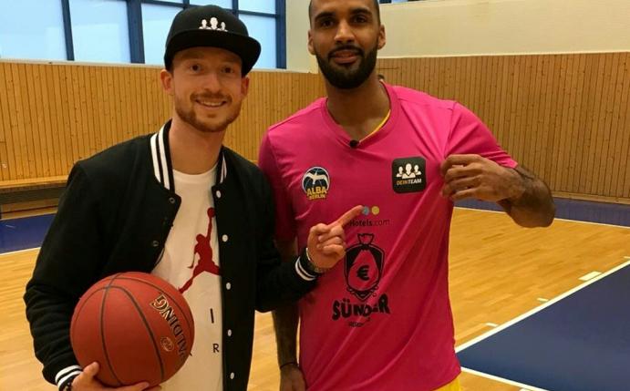 "Dein Team": Arnold kürt "Sünder des Monats"