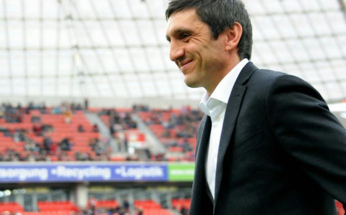 Korkut holt sich Cherundolo und Aracic an seine Seite