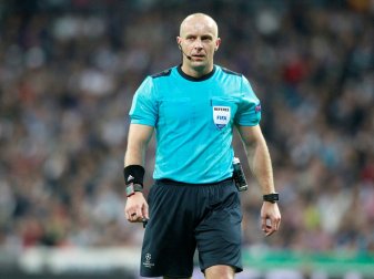 UEFA sucht einen neuen Ausrüster für ihre Schiedsrichter UEFA sucht einen neuen Ausrüster für ihre Schiedsrichter