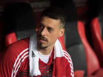 Sandro Wagner knickte beim Training der Bayern um, es konnte aber nach einer Untersuchung Entwarnung gegeben werden. Foto: Bernd Thissen Sandro Wagner knickte beim Training der Bayern um, es konnte aber nach einer Untersuchung Entwarnung gegeben werden. Foto: Bernd Thissen