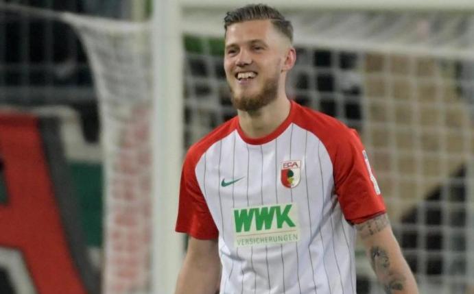 Jeffrey Gouweleeuw fällt wohl zwei Monate für den FC Augsburg aus. Foto: Stefan Puchner