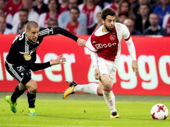 Bleibt nun doch bei Ajax: Amin Younes (r.) Bleibt nun doch bei Ajax: Amin Younes (r.)