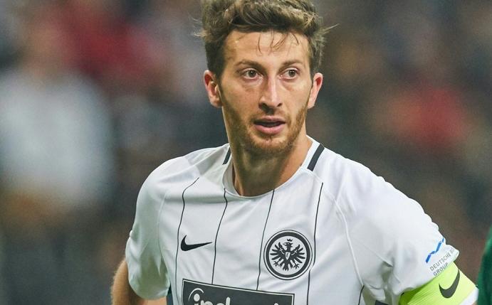 Abraham muss aufgrund einer Wadenverletzung zuschauen