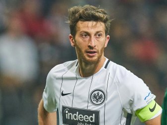 Abraham muss aufgrund einer Wadenverletzung zuschauen Abraham muss aufgrund einer Wadenverletzung zuschauen