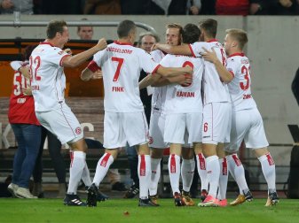Fortuna Düsseldorf gewinnt mit 1:0 gegen Sandhausen Fortuna Düsseldorf gewinnt mit 1:0 gegen Sandhausen
