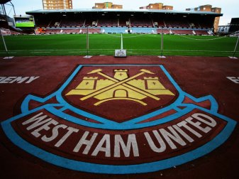 West Ham United hat sich von Tony Henry getrennt West Ham United hat sich von Tony Henry getrennt