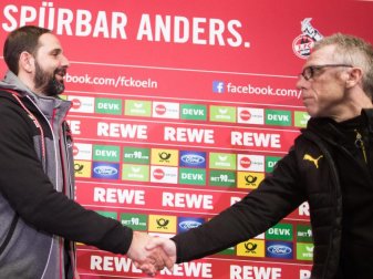 Köln-Coach Stefan Ruthenbeck (l) und BVB-Trainer Peter Stöger geben sich nach der Pressekonferenz die Hand. Foto: Rolf Vennenbernd Köln-Coach Stefan Ruthenbeck (l) und BVB-Trainer Peter Stöger geben sich nach der Pressekonferenz die Hand. Foto: Rolf Vennenbernd