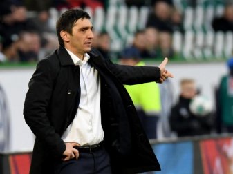 Konnte bei seinem Einstand als VfB-Trainer einen Punkt aus Wolfsburg mitnehmen. Foto: Peter Steffen