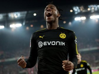 Feierte bei Borussia Dortmund einen perfekten Einstand: Winter-Neuzugang Michy Batshuayi. Foto: Marius Becker Feierte bei Borussia Dortmund einen perfekten Einstand: Winter-Neuzugang Michy Batshuayi. Foto: Marius Becker