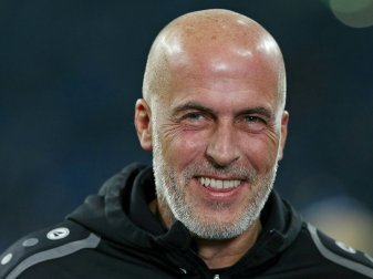 Michael Frontzeck feiert sein Debüt mit einem 2:1-Sieg Michael Frontzeck feiert sein Debüt mit einem 2:1-Sieg