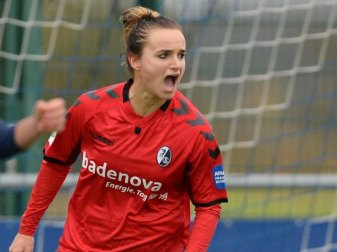 Lina Magull erzielte per Elfmeter für den SC Freiburg das Tor zum 3:0-Sieg bei der SGS Essen . Foto: Patrick Seeger Lina Magull erzielte per Elfmeter für den SC Freiburg das Tor zum 3:0-Sieg bei der SGS Essen . Foto: Patrick Seeger
