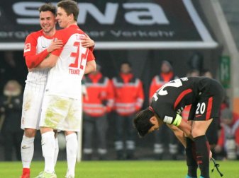 Der FC Augsburg hat Eintracht Frankfurt klar mit 3:0 besiegt. Foto: Stefan Puchner Der FC Augsburg hat Eintracht Frankfurt klar mit 3:0 besiegt. Foto: Stefan Puchner