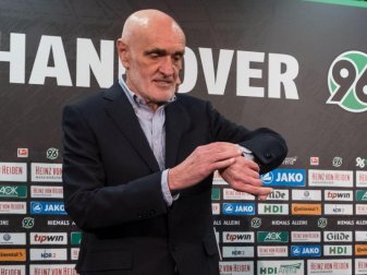 Der Präsident von Hannover 96, Martin Kind, würde gern die Mehrheit beim Verein übernehmen. Foto: Peter Steffen Der Präsident von Hannover 96, Martin Kind, würde gern die Mehrheit beim Verein übernehmen. Foto: Peter Steffen