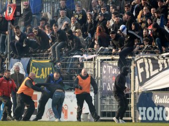 Ausschreitungen überschatteten das Regionalligaspiel zwischen dem SV Babelsberg 03 und Energie Cottbus. Foto: Jan Kuppert Ausschreitungen überschatteten das Regionalligaspiel zwischen dem SV Babelsberg 03 und Energie Cottbus. Foto: Jan Kuppert