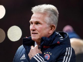 Bayern-Trainer Jupp Heynckes verändert die Elf für das Pokalspiel gegen Paderborn gleich auf sieben Positionen. Foto: Tobias Hase Bayern-Trainer Jupp Heynckes verändert die Elf für das Pokalspiel gegen Paderborn gleich auf sieben Positionen. Foto: Tobias Hase