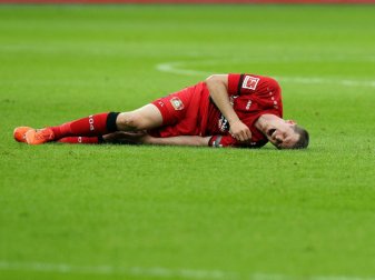 Lars Bender droht mit einer Muskelverletzung auszufallen Lars Bender droht mit einer Muskelverletzung auszufallen