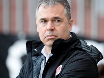 Pauli-Geschäftsführer Andreas Rettig kritisiert den 96-Präsidenten Martin Kind. Foto: Daniel Reinhardt Pauli-Geschäftsführer Andreas Rettig kritisiert den 96-Präsidenten Martin Kind. Foto: Daniel Reinhardt