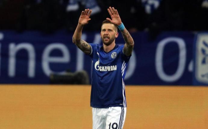 Schalkes Guido Burgstaller bejubelt sein Tor zum 1:0 gegen Wolfsburg. Foto: Ina Fassbender