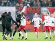 Leipzigs Spieler jubeln mit dem Torschützen Dayot Upamecano (M/5) über den Treffer zum 1:0. Foto. Jan Woitas Foto: Jan Woitas