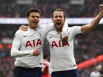 Tottenhams Harry Kane (r) freut sich mit seinem Teamkollegen Dele Alli über seinen Treffer zum 1:0. Foto: John Walton Tottenhams Harry Kane (r) freut sich mit seinem Teamkollegen Dele Alli über seinen Treffer zum 1:0. Foto: John Walton