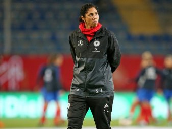 Steffi Jones legt den Fokus auf die WM-Qualifikation Steffi Jones legt den Fokus auf die WM-Qualifikation