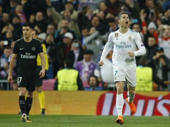 Cristiano Ronaldo (r) hat mit seinen zwei Toren Real Madrid zum Sieg gegen Paris Saint-Germain geführt. Foto: Paul White Cristiano Ronaldo (r) hat mit seinen zwei Toren Real Madrid zum Sieg gegen Paris Saint-Germain geführt. Foto: Paul White