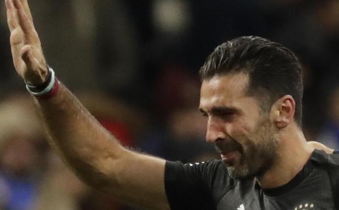 Torwart Gianluigi Buffon will sich bis zum Saisonende entscheiden, ob er seine Karriere noch fortsetzt. Foto: Luca Bruno