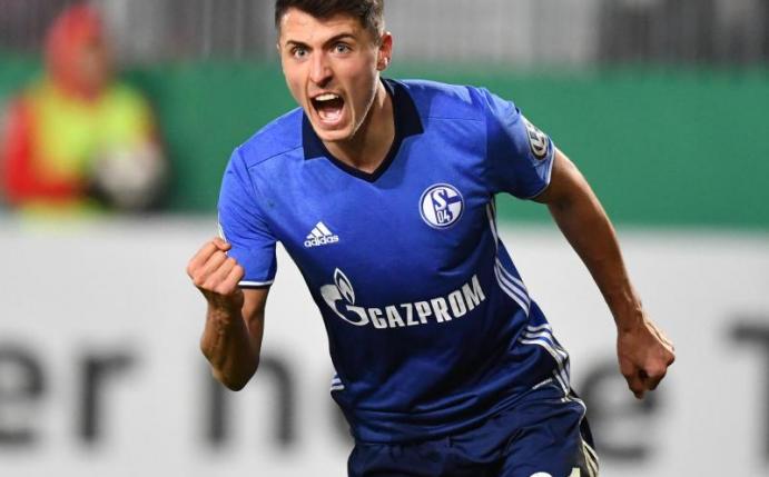 Hat seinen Vertrag auf Schalke vorzeitig verlängert: Österreichs Nationalspieler Alessandro Schöpf. Foto: Uwe Anspach