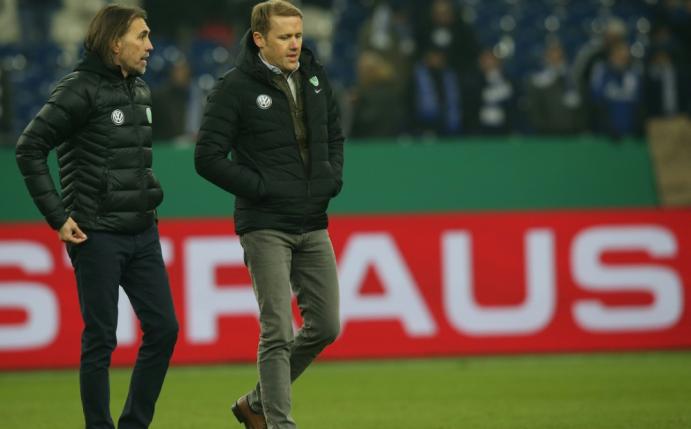 Olaf Rebbe (r.) steht hinter Trainer Martin Schmidt
